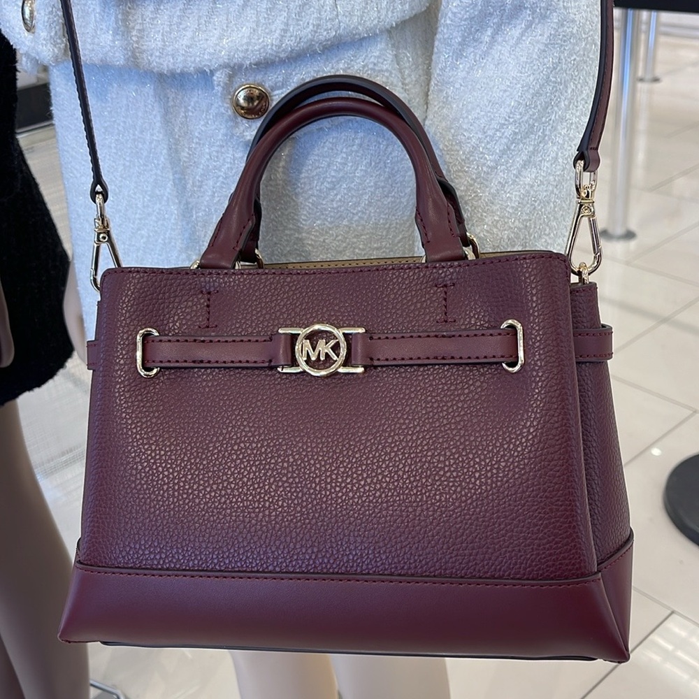 Michael Kors Reed Small Satchel Crossbody Center Zip Bag
Color: OXBLOOD
NWT - Picture 15 of 16